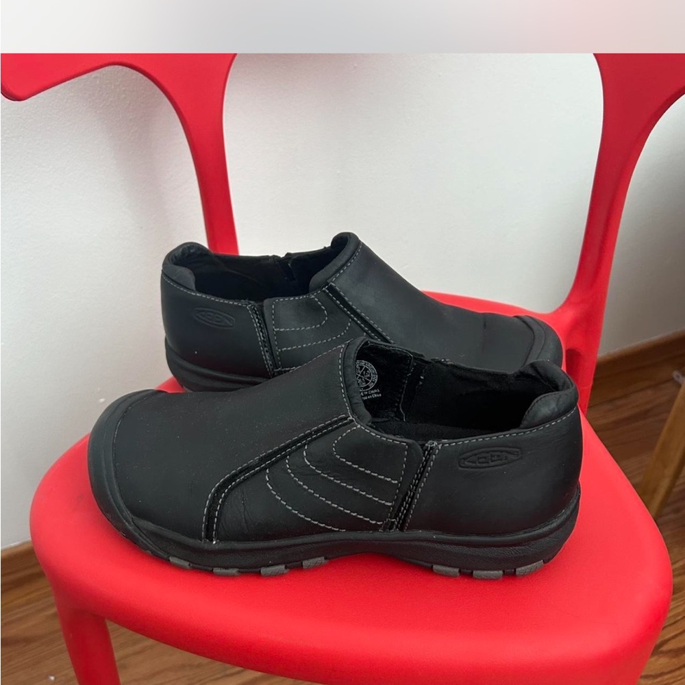 Keen Black Slip-On Leather Casual Shoes